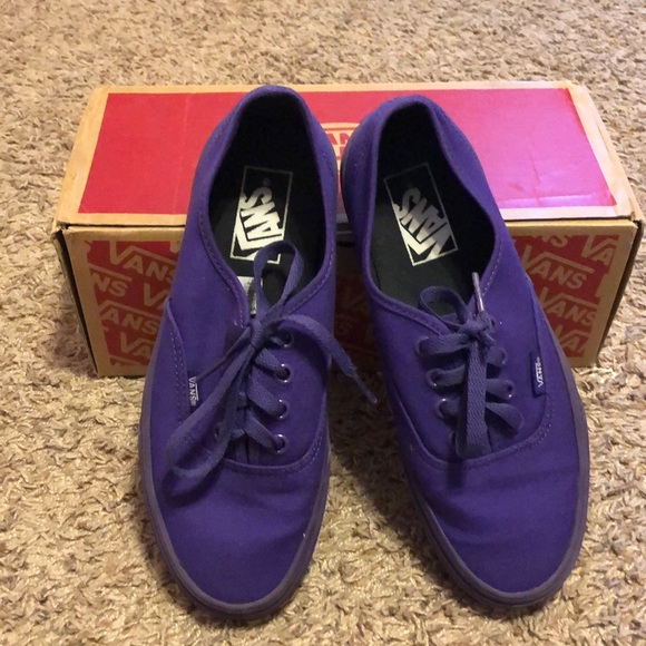 Vans - Picture 1 of 4